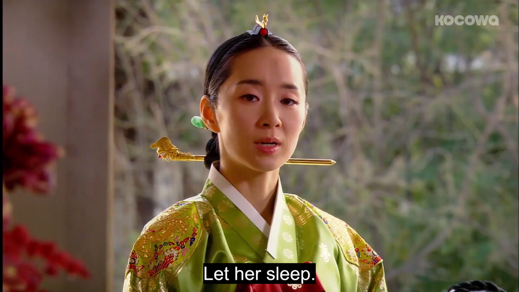 Queen Min tells her people to let Chae Kyung continue sleeping